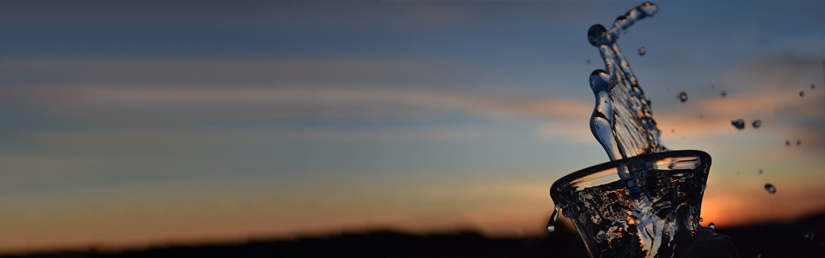 Recycling Glas Wasser-Karaffe mit Logo bedrucken - Banner 