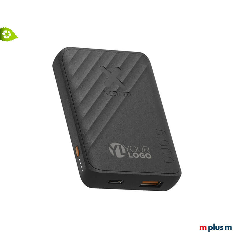 Schwarze FastCharge Powerbank Xtorm XG205 mit nachhaltigem Recycling Kunststoffgehäuse