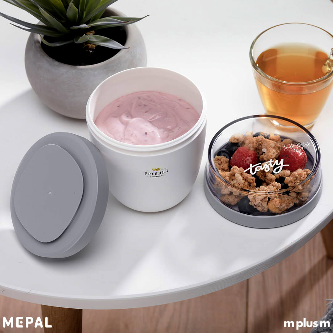 Hält dicht: Müslibecher Mepal Ellipse in weiß mit Logo Druck