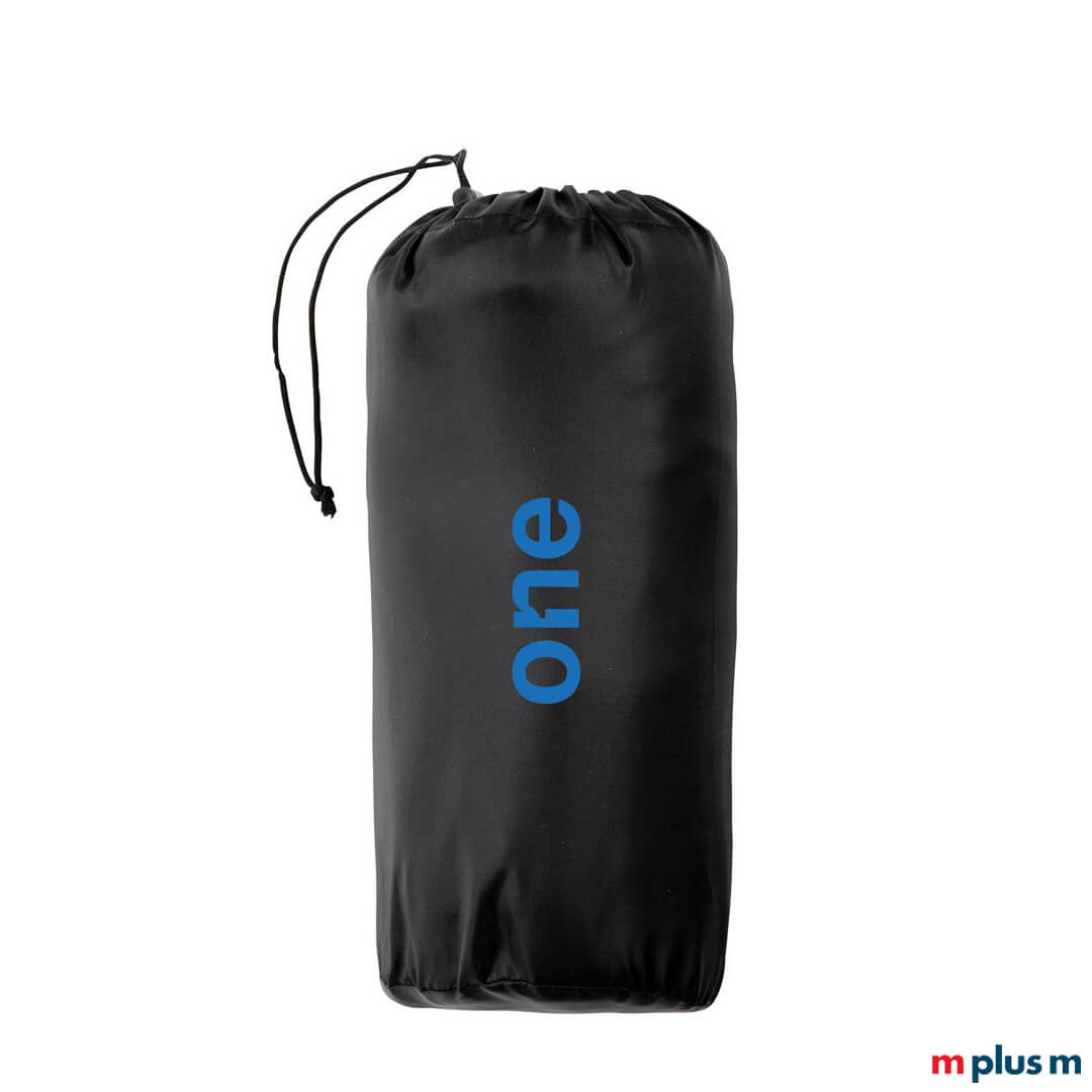 Dank des mitgelieferten praktischen Kordelzugbeutels können Sie die Decke einfach überall hin mitnehmen oder platzsparend verstauen.