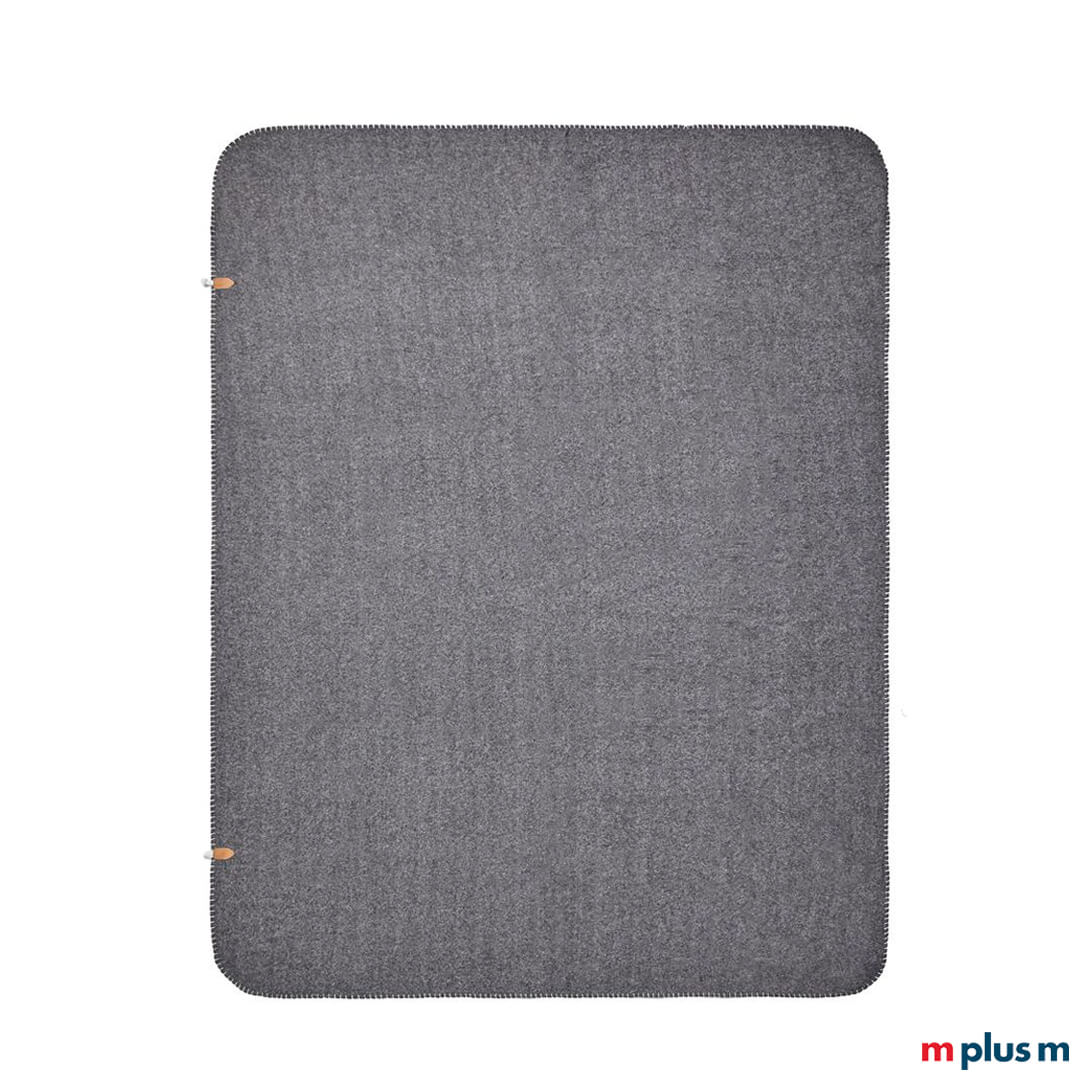 Bilton Fleecedecke nachhaltig bedruckt mit Motiv in der Farbe grau