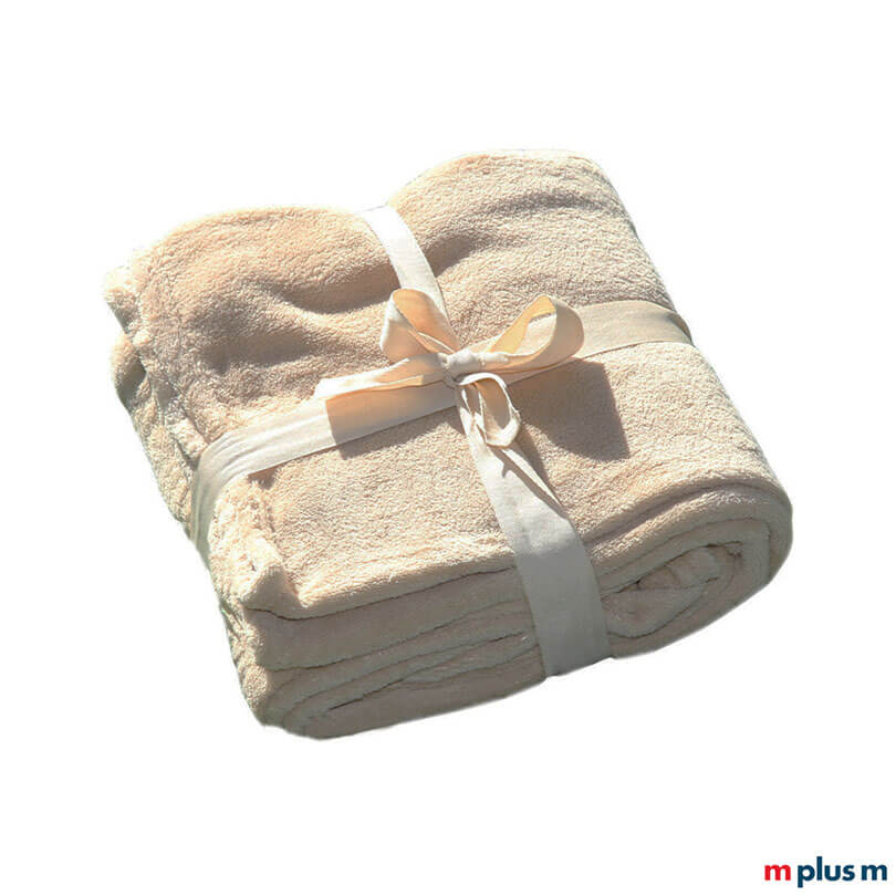 Die warme und weiche Decke 'Flauschi' ist ideal als Tagesdecke oder als Couchdecke. Mit Logo Druck ein tolles Werbegeschenk für Kunden und Mitarbeiter