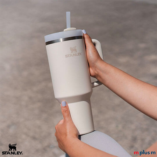 Stanley Quencher in Creme als Merch Artikel