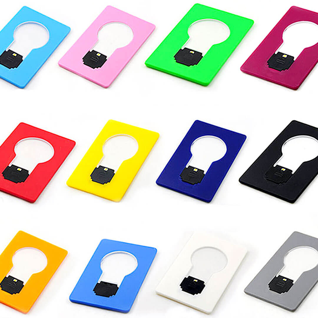 Verschiedene Farbvarianten der schönen Flattaschenlampe.