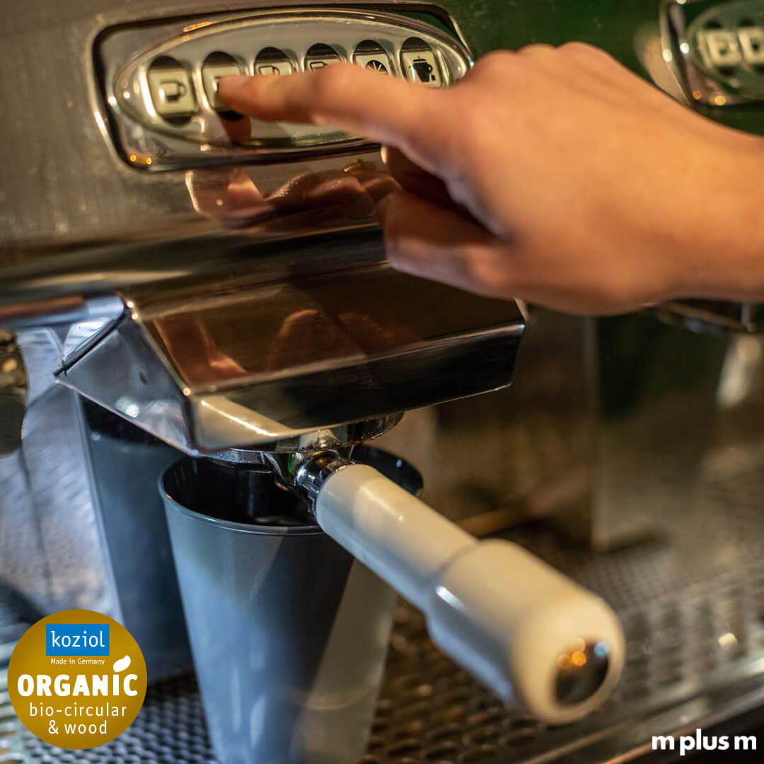 Koziol Move Cup Mehrwegbecher 0,3l unter Kaffeemaschine