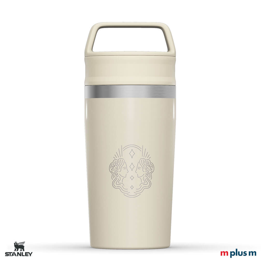 Schöner Stanley Cafe To Go Thermobecher in Creme mit Logo bedrucken
