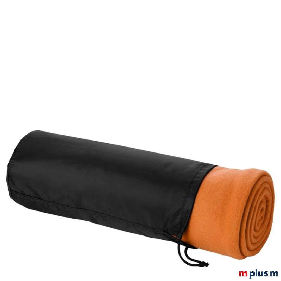 Die einfarbige 'Huggy' Decke besteht aus 100% Polarfleece. Die Decke wird mit einem praktischen Beutel mit Kordelzugverschluss geliefert.