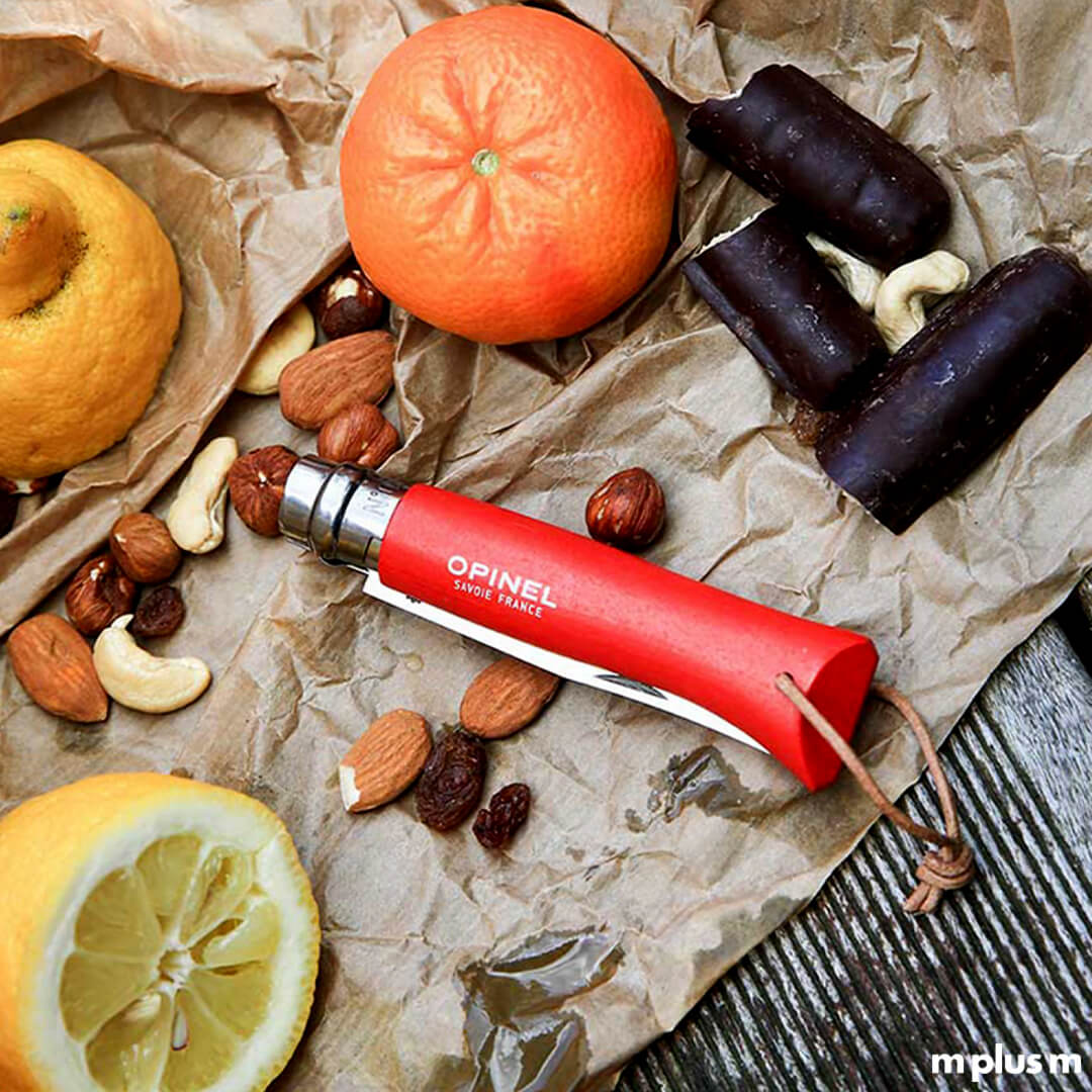 Rotes Taschenmesser von Opinel in praktischem Format