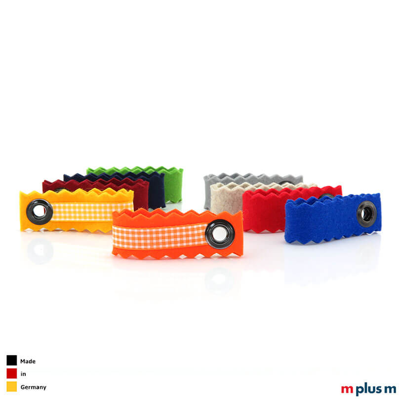 In vielen Farben lieferbar: Oktoberfest Goodie Maßkrugband Schlüsselanhänger aus Wollfilz 'Made in Germany'