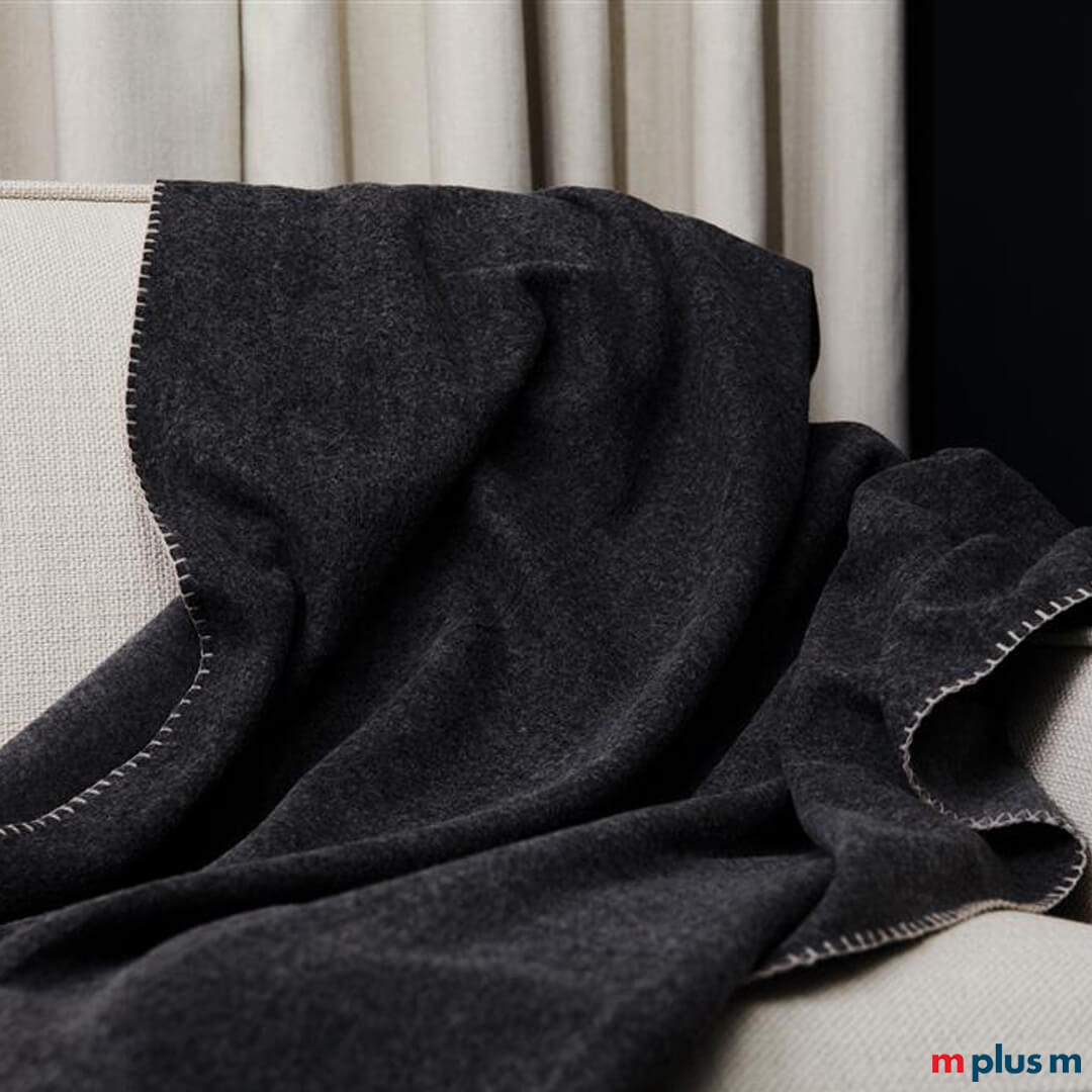 Sofadecke mit OEKOTEX Zertifizierung Individuell bedrucken mit Logo als nachhaltiges Werbemittel