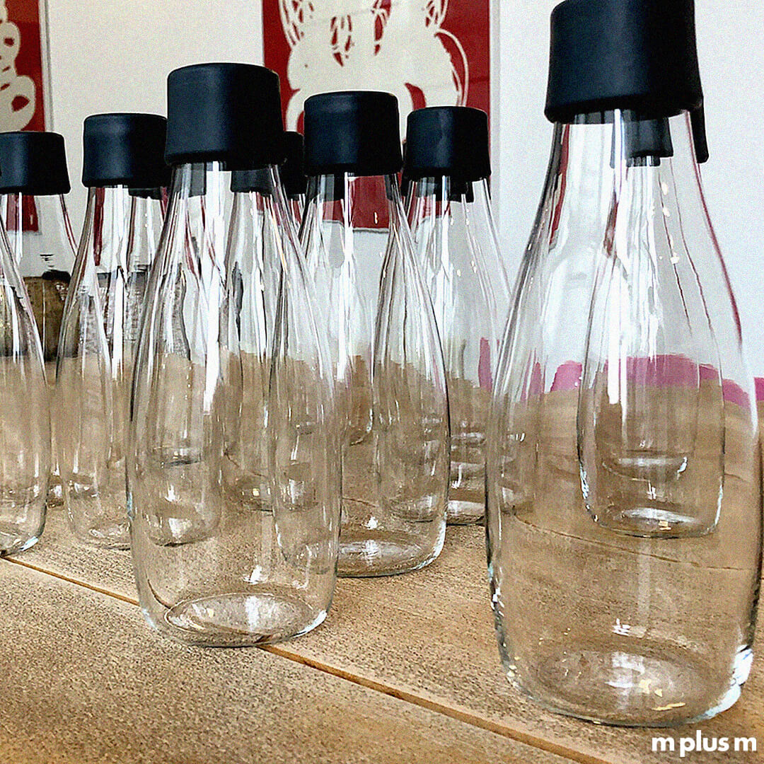 Retap Glasflasche fürs Büro, Gastro, Hotel - nachhaltig wiederverwendbar mit Logo bedrucken