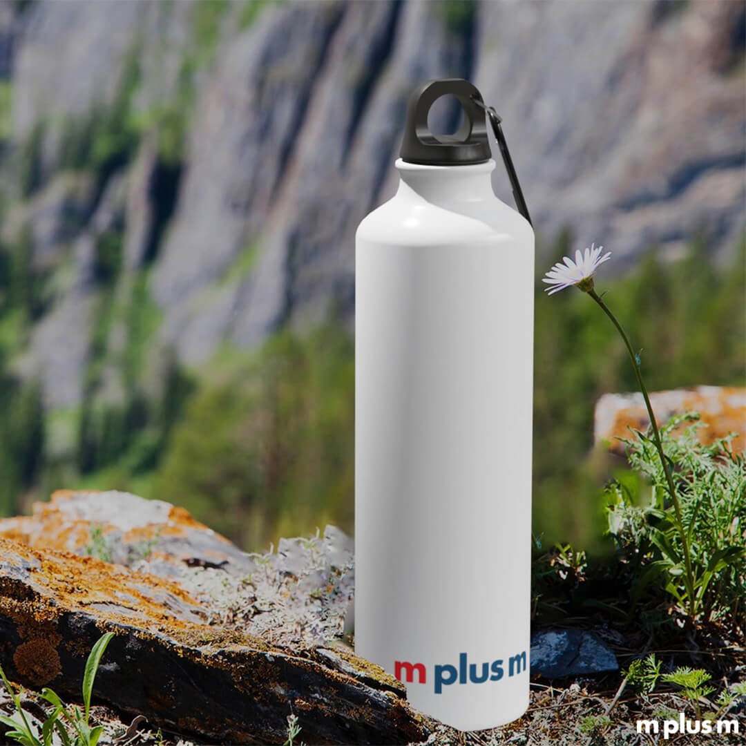 Nachhaltige Trinkflasche als Begleiter für die Berge, fürs Büro oder zum Sport