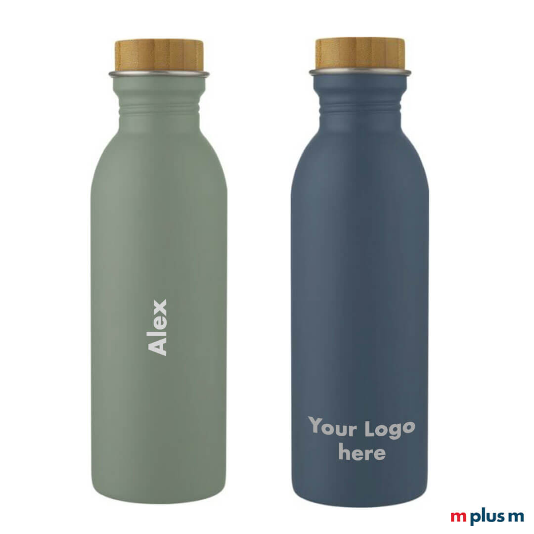 Die Flasche 'Skruva' ist in 4 Farben erhältlich und fasst einen Inhalt von 650 ml. Der Bambusdeckel und der hochwertige Edelstahl verleihen der Flasche ein zeitlos schönes Design