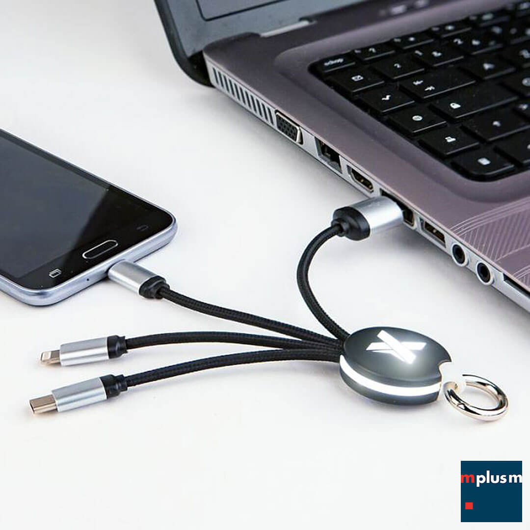 Hochwertiges Ladekabel für bis zu 3 Geräte. Ihr Logo leuchtet bei Gebrauch.