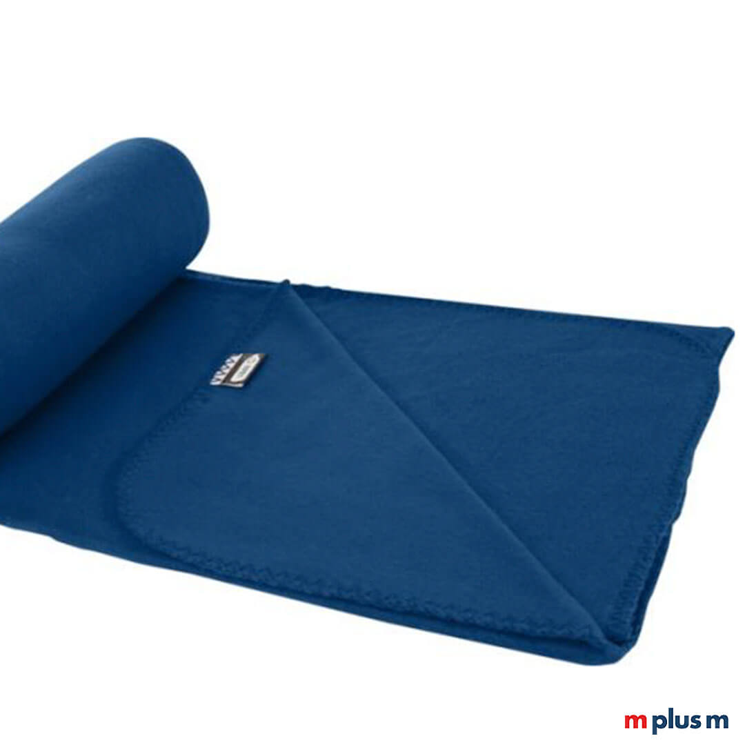 Nachhaltige Fleecedecke 'Polar' in der Farbe navy. Ab 25 Stück können Sie die Decke bedrucken lassen. Ideales Give Away, toller Werbeartikel und hochwertiges Werbegeschenk