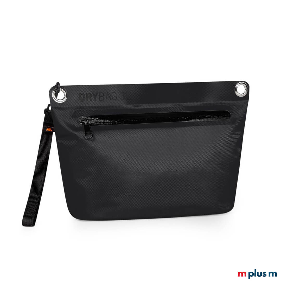 Ganzansicht einer  schwarzen 3L Drybag von Halfar mit schwarzem, wasserdichtem Reißverschluss, zwei oberen Metallösen und einer schwarzen Handschlaufe auf weißem Hintergrund.