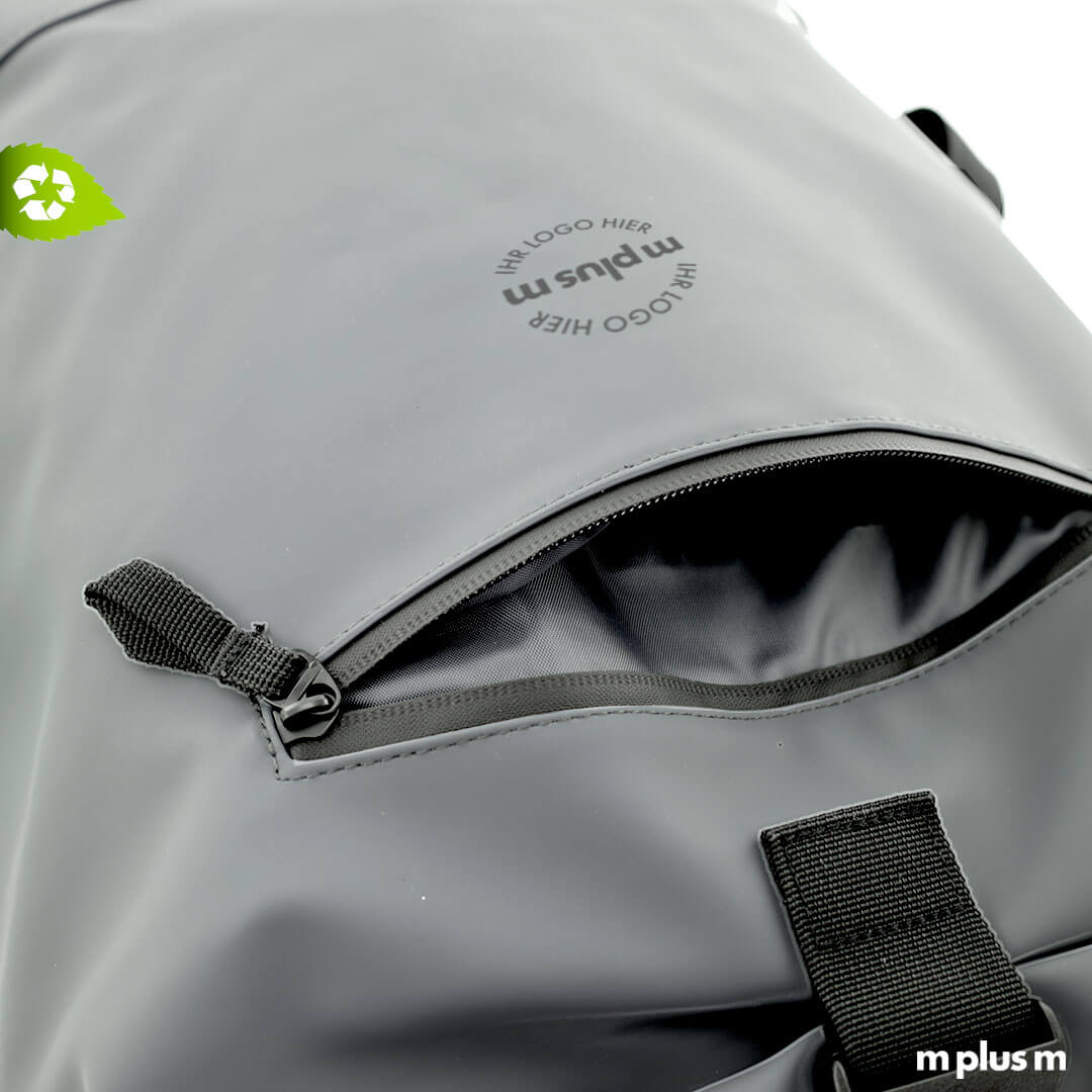 Wasserdichte Reissverschlusstasche auf der Frontseite des AquaPack Laptop Rucksack mit Logo Druck