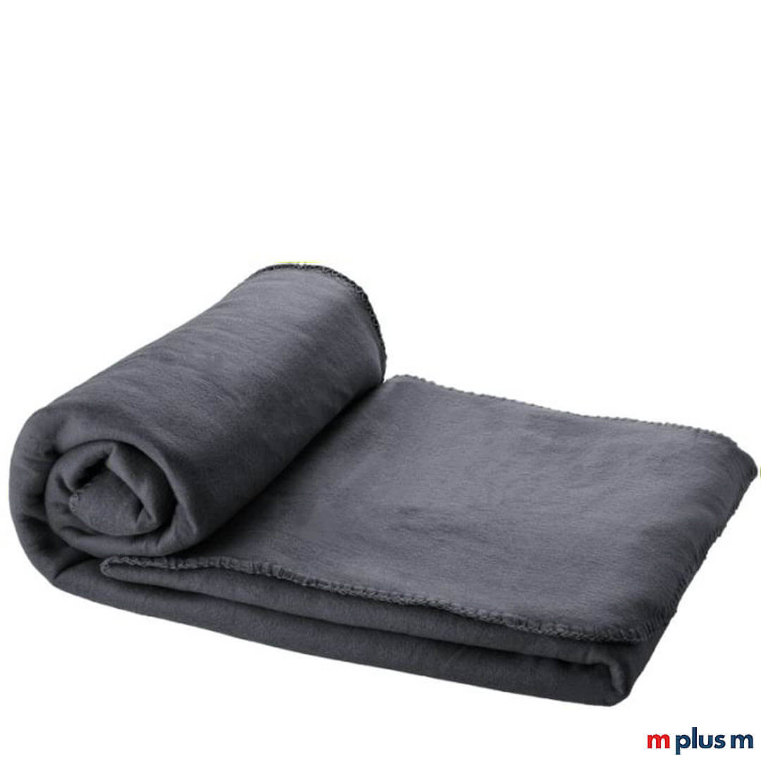 Die anthrazit farbene 'Huggy' Decke besteht aus weichem und bequemem Polarfleece. Ab einer Menge von 50 Stück können Sie die Decke bedrucken lassen