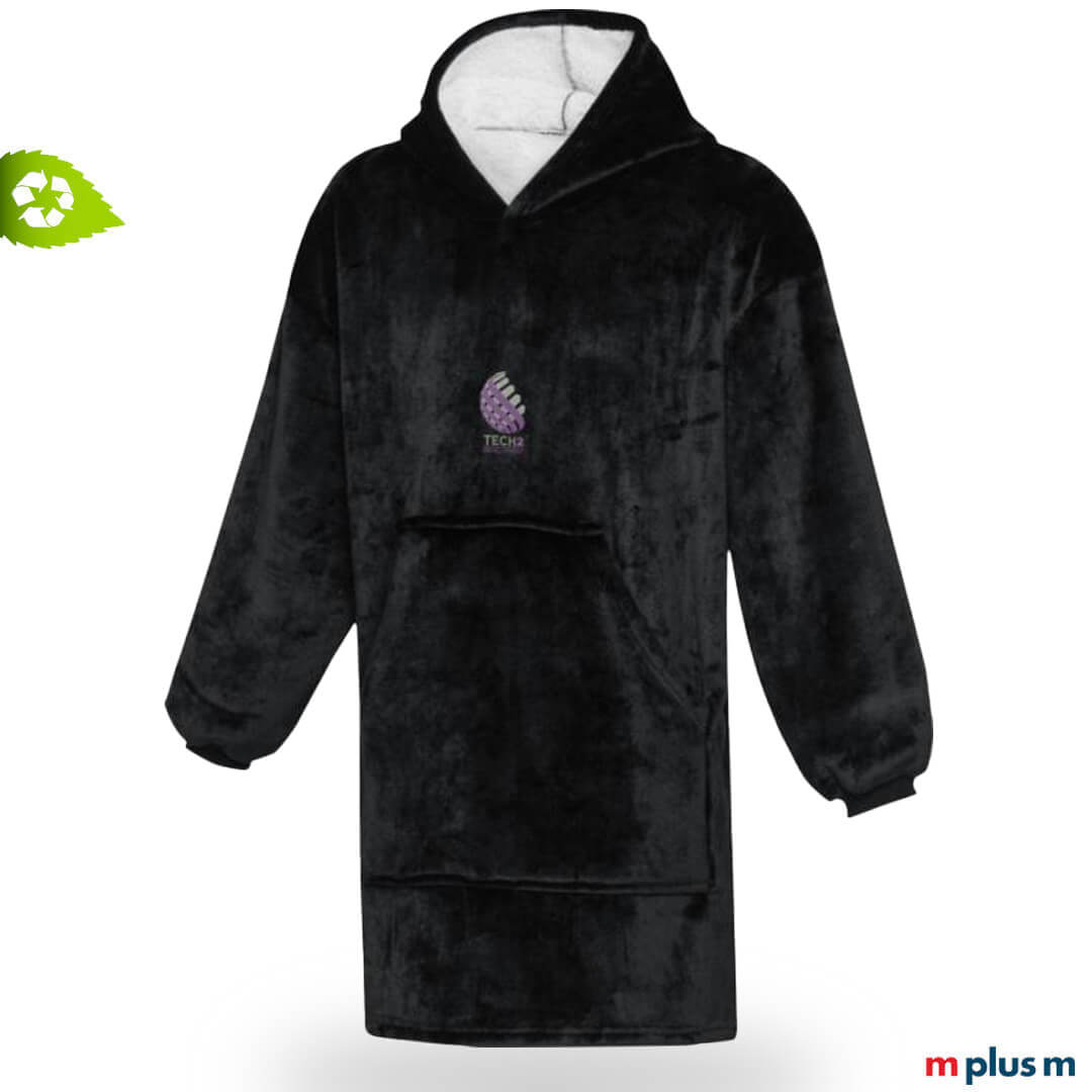 Schwarzer Oversize-Fleecehoodie mit Kapuze und Logo-Stickerei, perfekt für kalte Tage und gemütliche Abende.