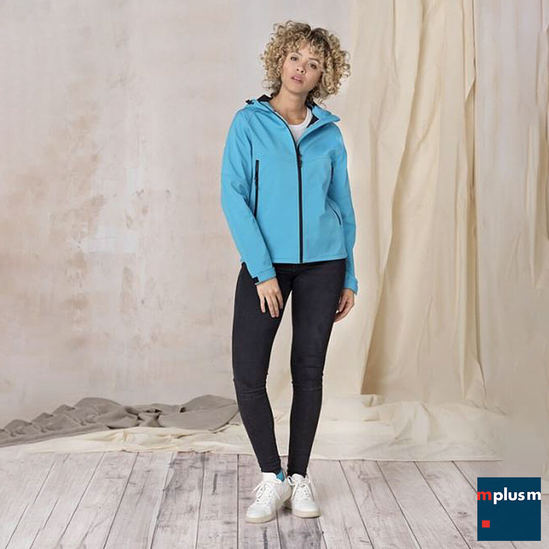 Nachhaltige Softshelljacke in blau für Damen